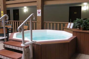 Indoor spa tub