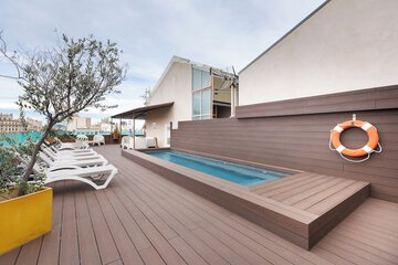 Rooftop pool