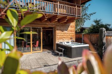 Private spa tub
