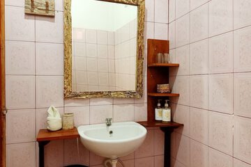 Bathroom sink