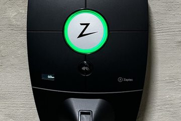Electric vehicle charging station