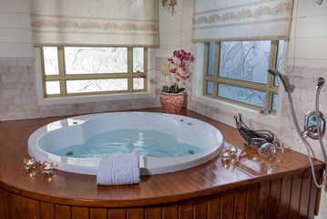 Indoor spa tub