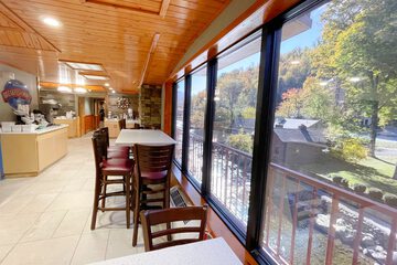 Breakfast area