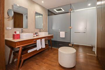 Bathroom shower