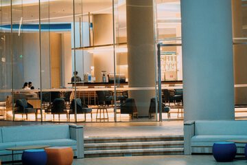 Lobby lounge