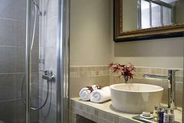 Bathroom sink