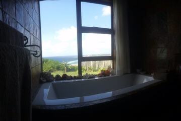 Deep soaking bathtub