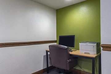 Business Center 31 of 31