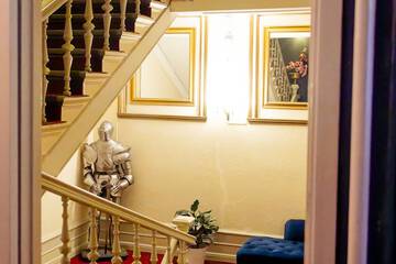Handrails in hallways