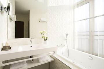 Private spa tub