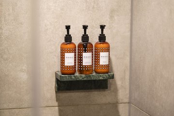 Bathroom amenities
