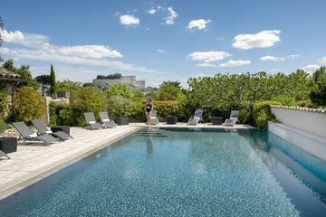 Indoor/outdoor pool