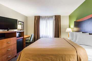 Guest room with king bed