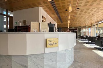 Check-in/check-out kiosk