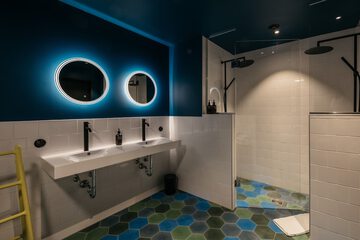 Bathroom shower
