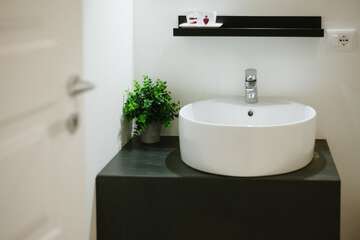 Bathroom sink