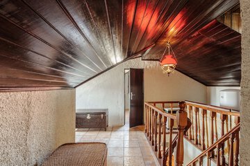 Handrails in hallways