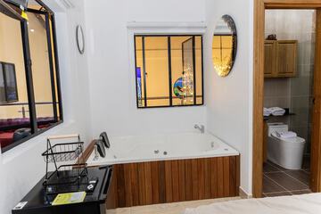 Jetted tub