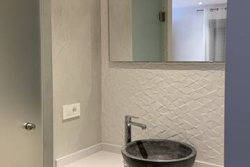 Bathroom sink