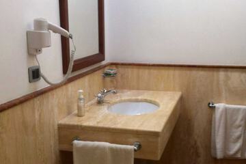Bathroom sink
