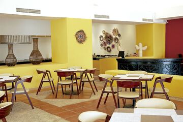 restaurant cafeteria