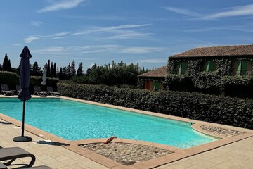 Exercise/lap pool