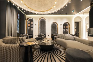 Lobby lounge
