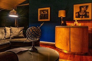Lobby lounge
