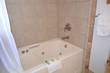 Jetted tub