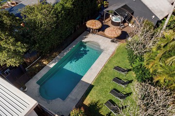 Indoor/outdoor pool