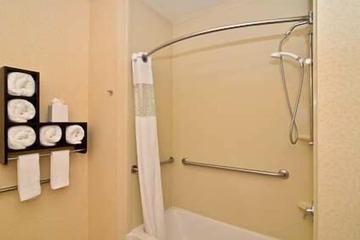 Deep soaking bathtub