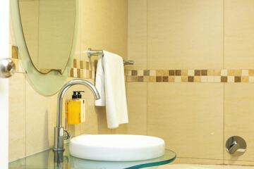 Bathroom sink