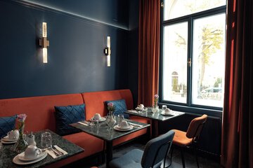 restaurant cafeteria