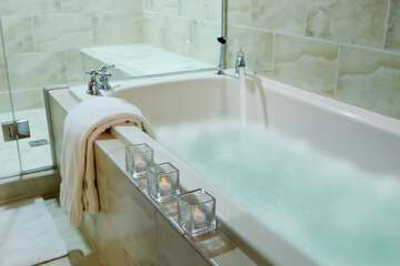 Jetted tub