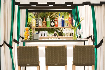 Poolside bar