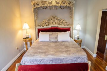 Oak Tree Hotel