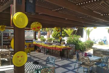 Swim-up bar