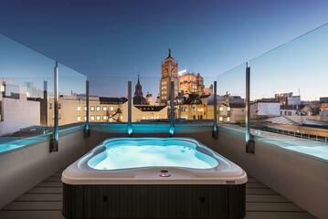 Private spa tub