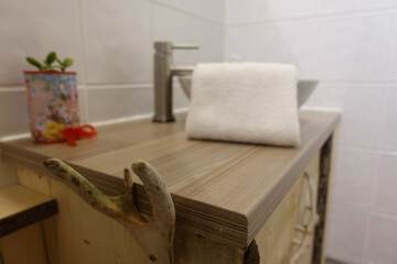 Bathroom sink