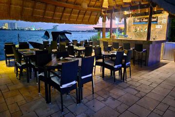 Poolside bar