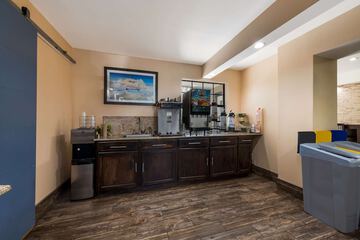 Breakfast/Coffee Service 33 of 39