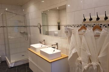 Bathroom sink