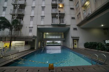 Indoor/outdoor pool