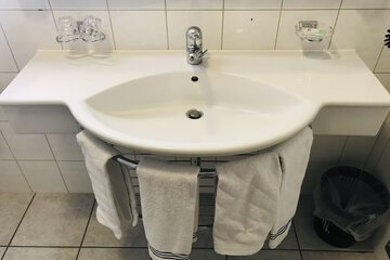 Bathroom sink