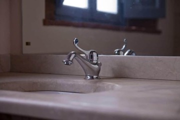 Bathroom sink