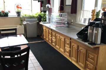 Breakfast/Coffee Service 32 of 38