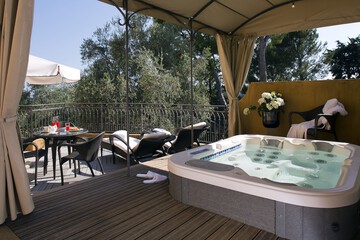 Jetted tub