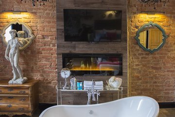 Deep soaking bathtub
