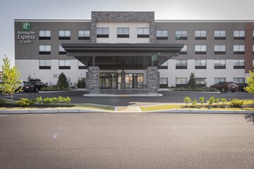 Holiday Inn Express & Suites Boston South Randolph