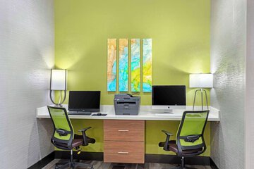 Business Center 34 of 34